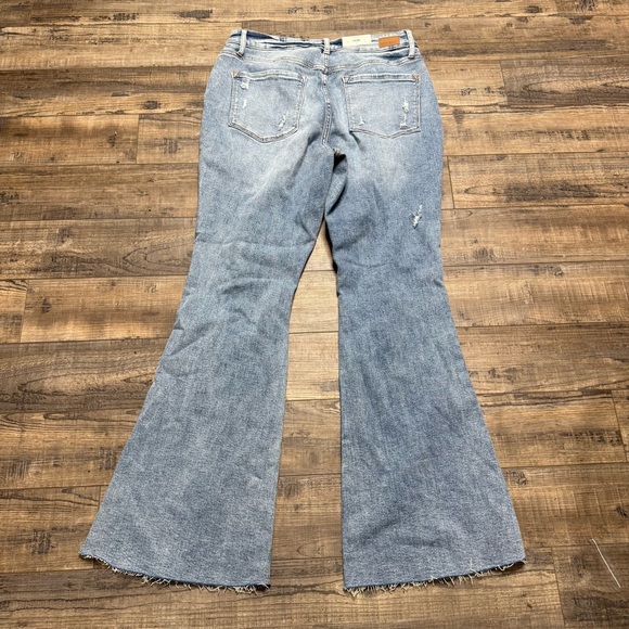 Judy Blue High Waist Flare Fit Denim Blue Distressed
Jeans Women's Size 16W - Picture 8 of 12